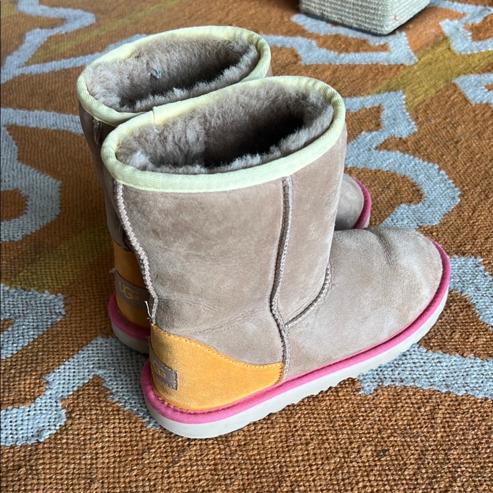 UGG Classic 2 tone short boot tan/orange size US 6 EU 38